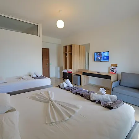 מלון Esmerald 3*