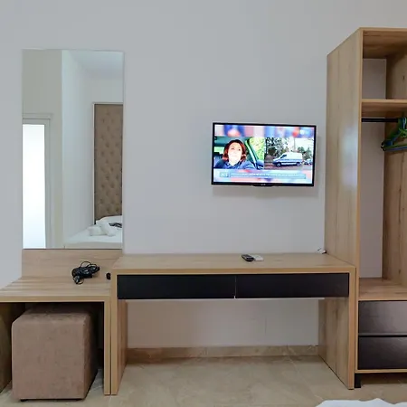 Отель Esmerald 3*